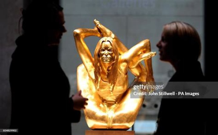 $2.75 million solid gold statue of Kate Moss to go on display