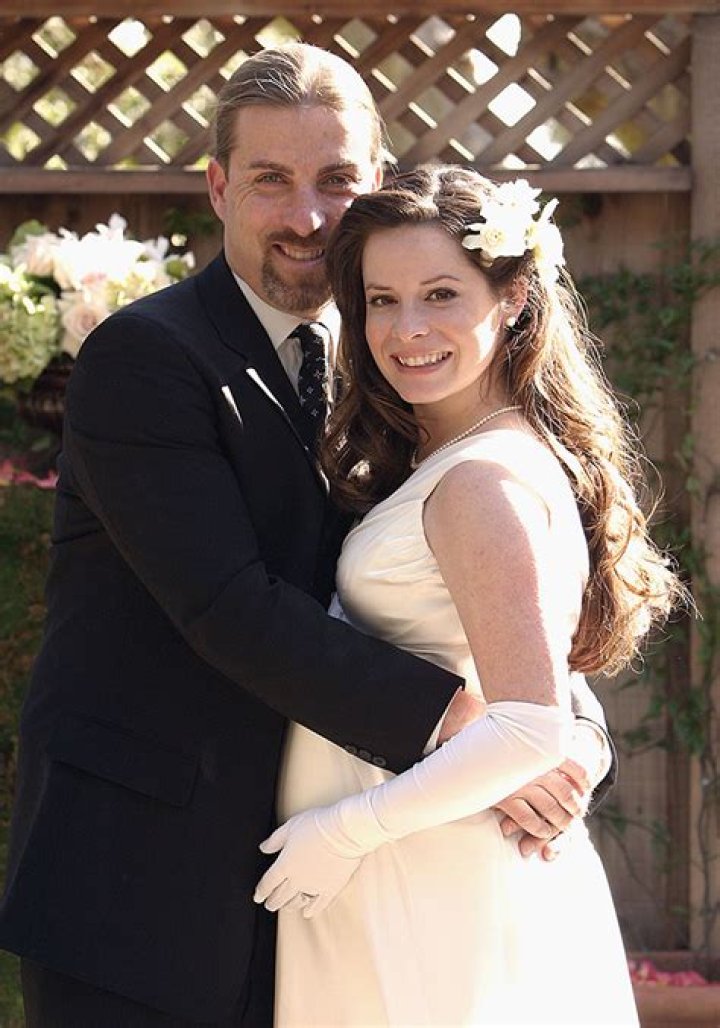 Actress Holly Marie Combs celebrated her bachelorette party! How many times was she previously married?