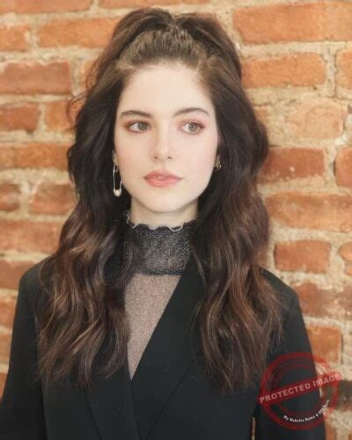 Ainsley Seiger - Age, Family, Bio