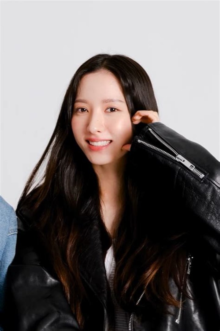 Bona (Kim Ji-Yeon ) Bio (Wiki) 