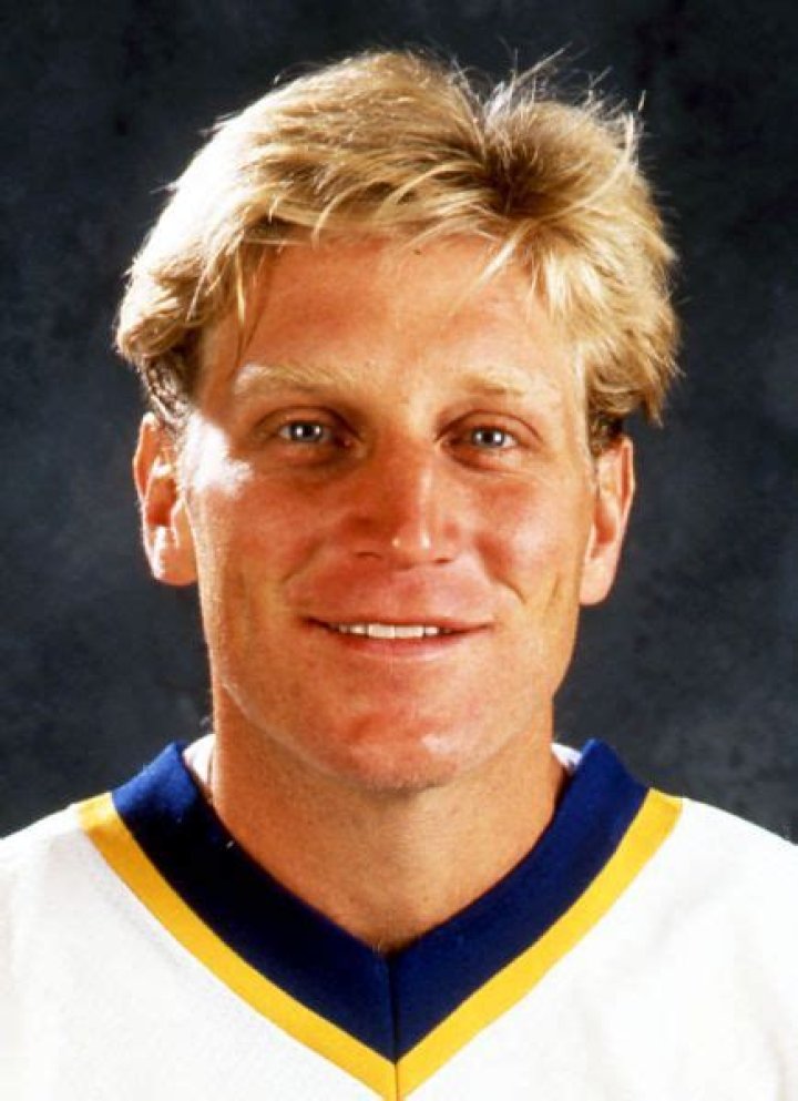 Brett Hull Bio (Wiki) 