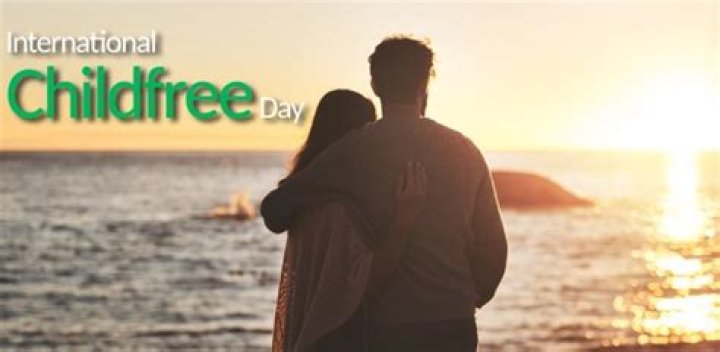 Chelsea Handler made a video about her childfree life & conservatives are so mad