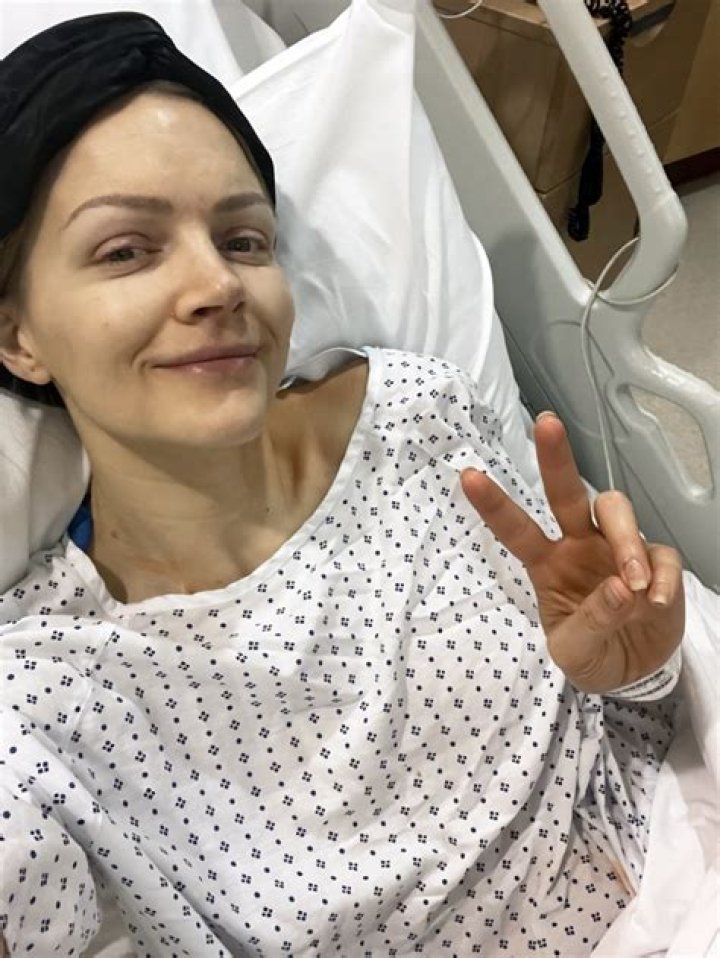 Cynthia Nixon talks about battle w/ breast cancer, says her kids call girlfriend “mom”