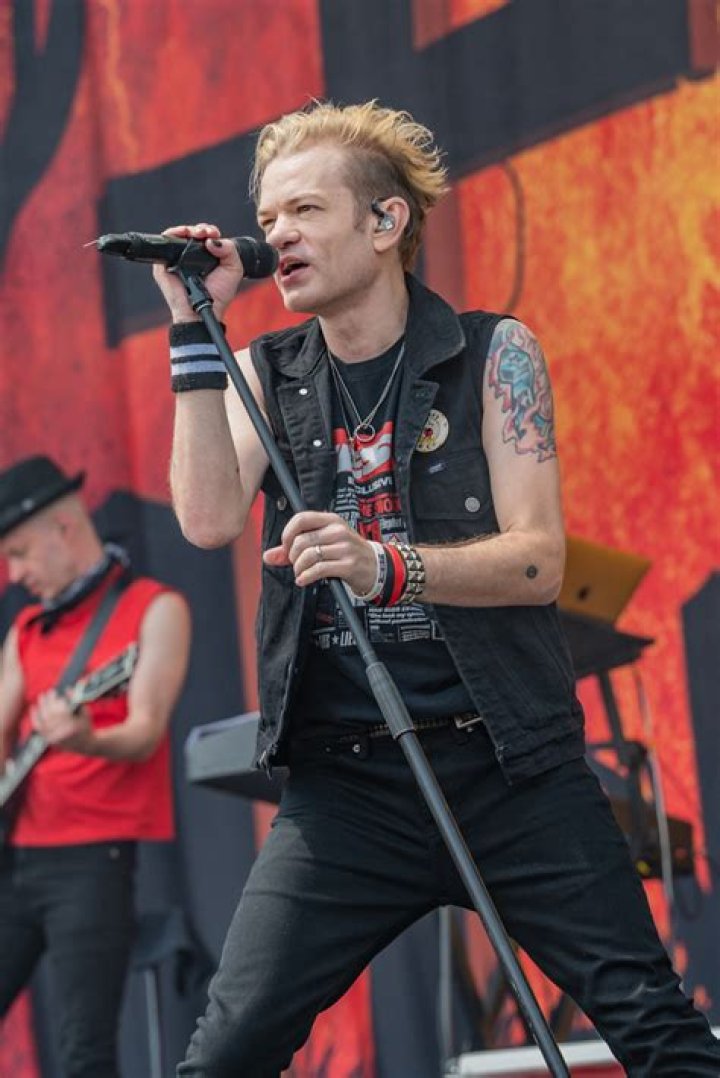 Deryck Whibley’s organs ‘failing from hard boozing’: ‘If I have one drink, I will die’