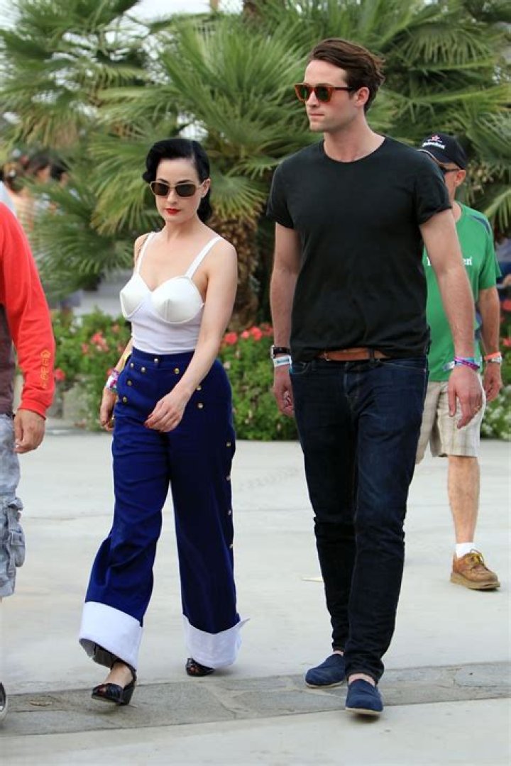 Dita Von Teese & her hot French boyfriend went to Coachella