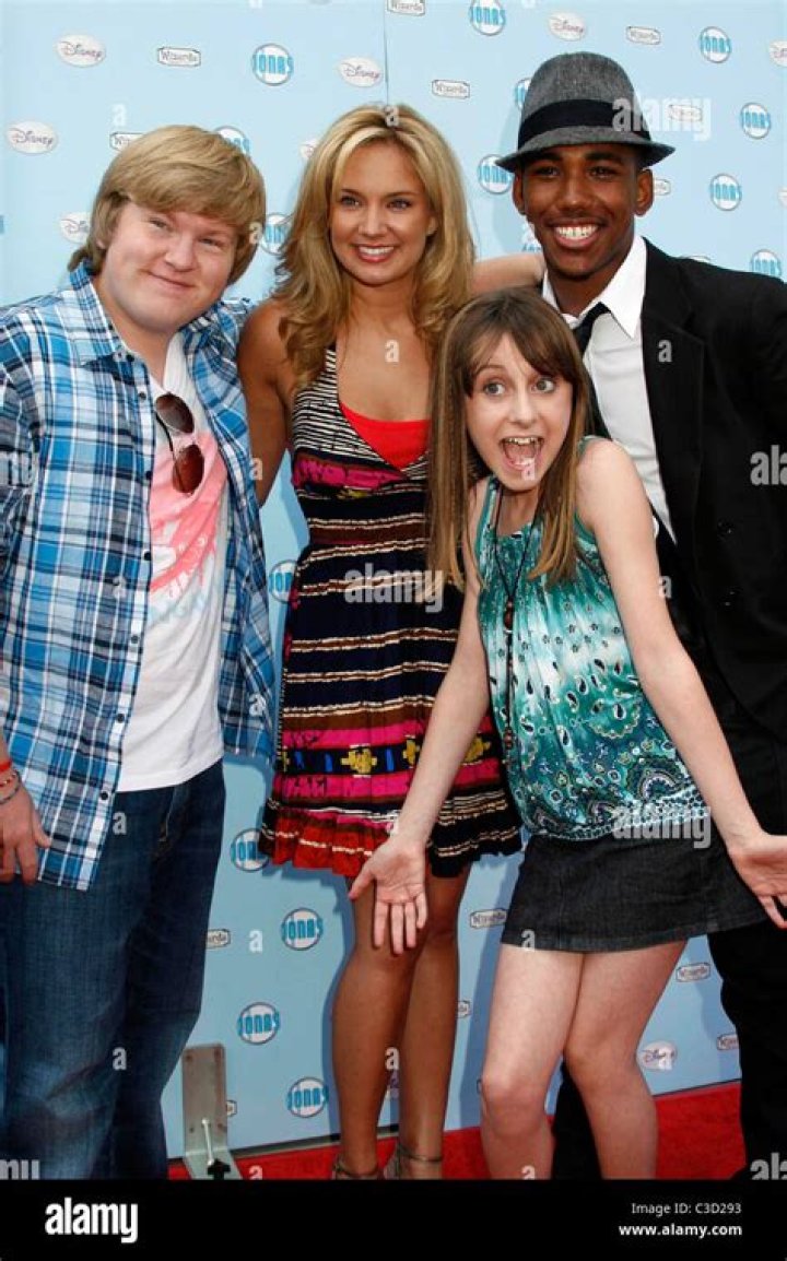 Doug Brochu - Age, Family, Bio