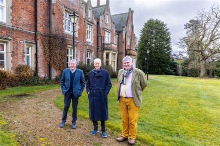 Douglas Robb - Age, Family, Bio