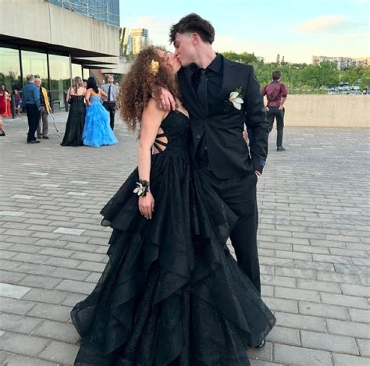 Elina Meng - Age, Family, Bio