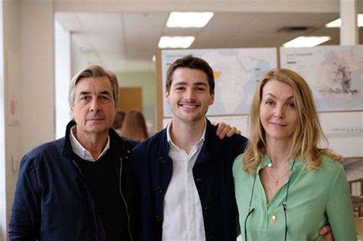 Finn Harries - Age, Family, Bio