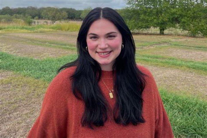 hope_zuckerbrow - Age, Family, Bio