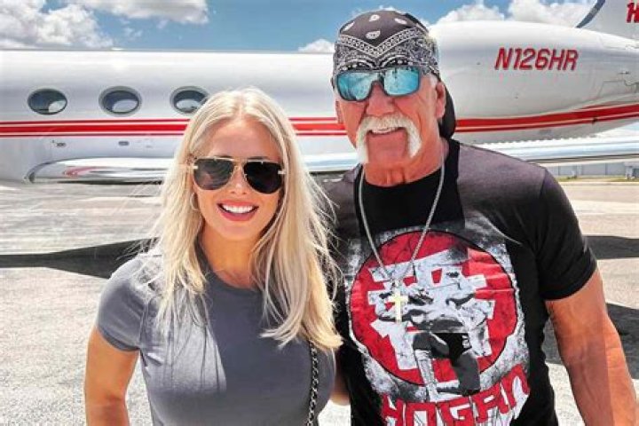 Hulk Hogan announced his engagement to girlfriend Sky Daily!