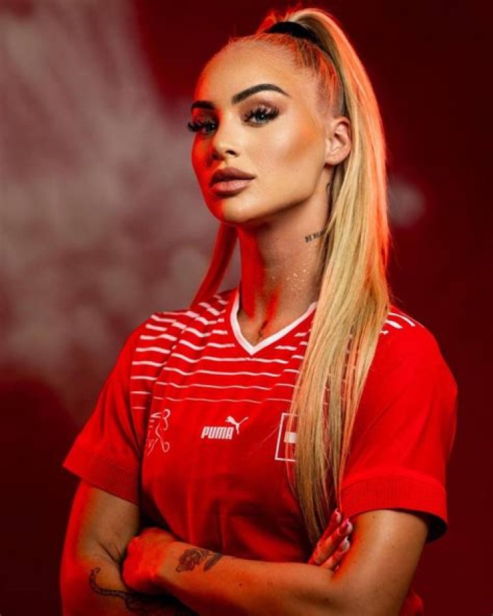 Is Alisha Lehmann a lesbian?