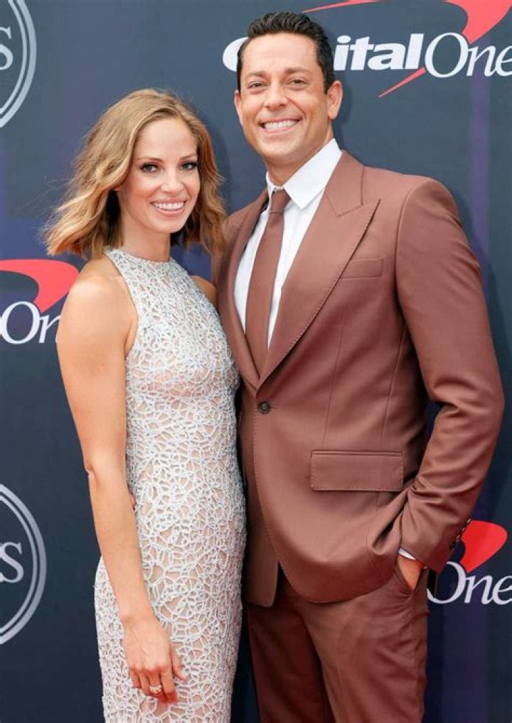 Is Caroline Tyler girlfriend of Zachary Levi?