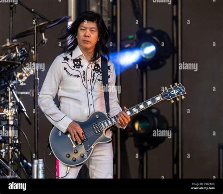 James Iha Bio (Wiki) 