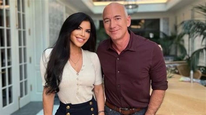 Jeff Bezos & Lauren Sanchez made their loved-up couple debut at Wimbledon