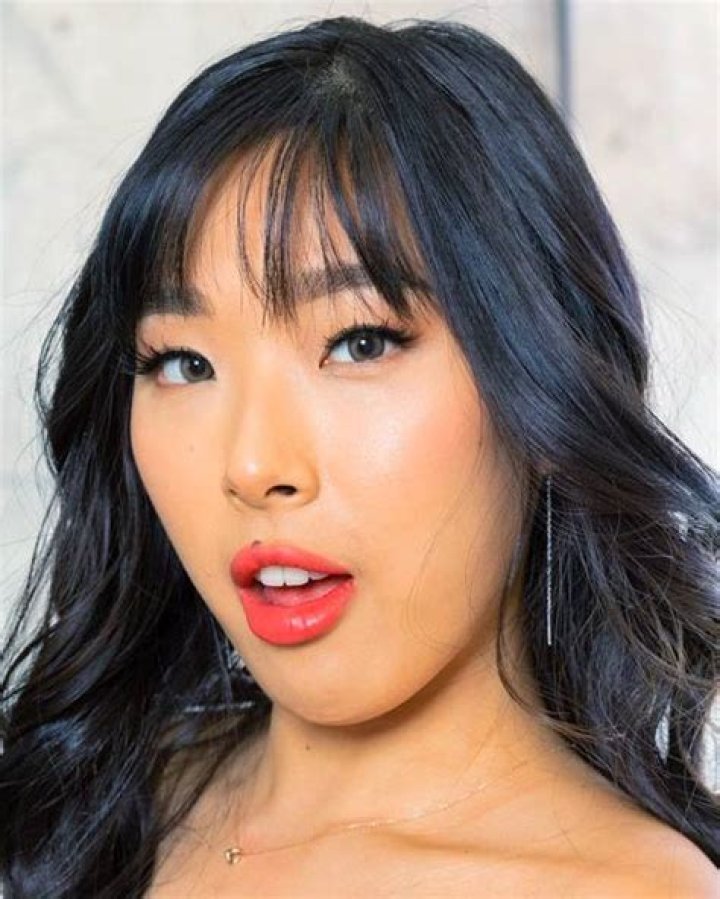 JinJoo Lee Bio (Wiki) 