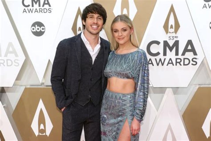 Kelsea Ballerini Unfollows Ex Husband Morgan Evans amid Chase Stokes Romance!