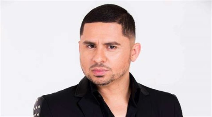 Larry Hernandez Bio (Wiki) 