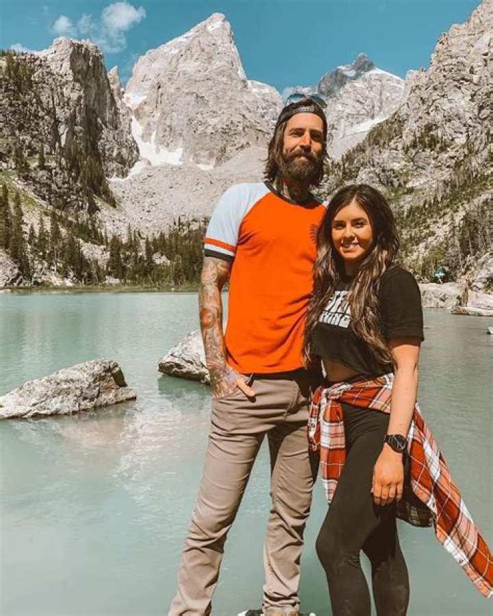 Leighla Schultz - Age, Family, Bio