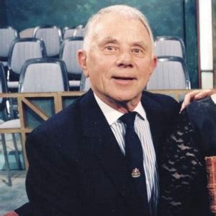 Magda Szubanski Bio (Wiki) 