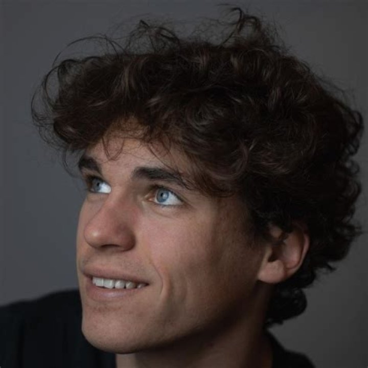 Moritz Hau - Age, Family, Bio