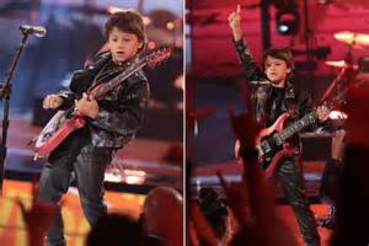 Russell Simmons gets cosy with 20 22 year-old “America’s Top Model”