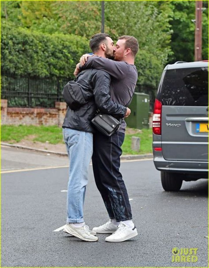 Sam Smith has a new boyfriend François Rocci! They share a kiss in public!