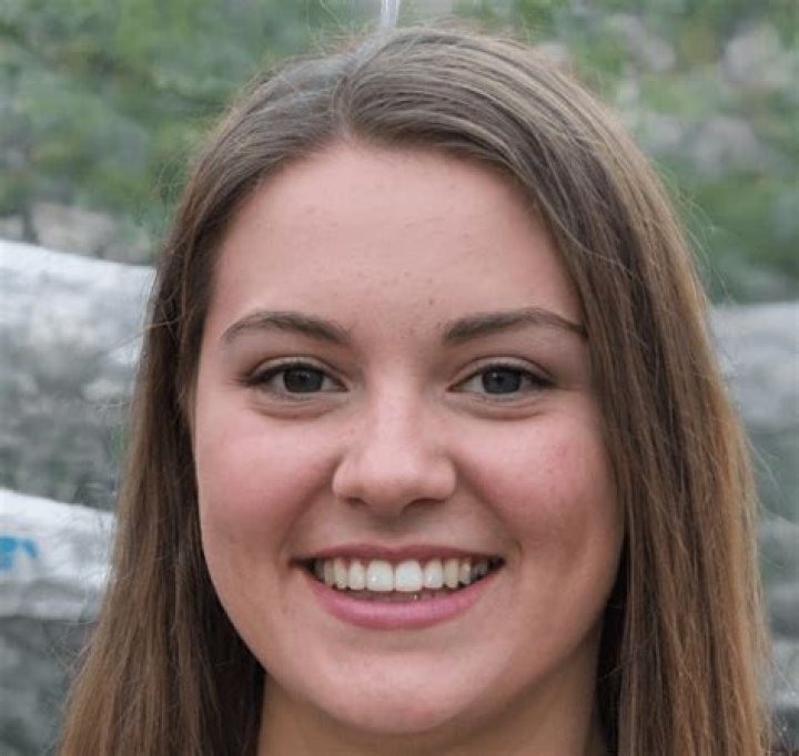 Sarah Hunt - Age, Family, Bio