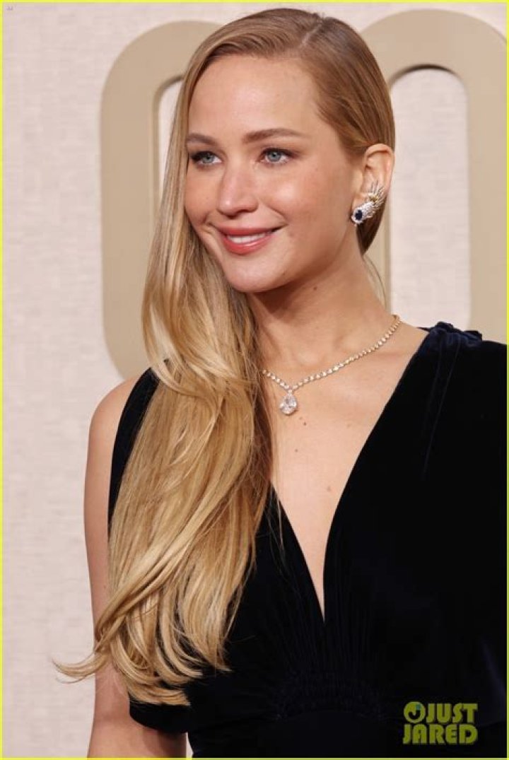 ‘Shine Bright Like a Diamond!’ Jennifer Lawrence Rocked a 11-Carat Diamond Necklace at the 2024 Golden Globes!