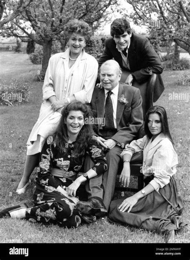 Sir Laurence Olivier - Trivia, Family, Bio