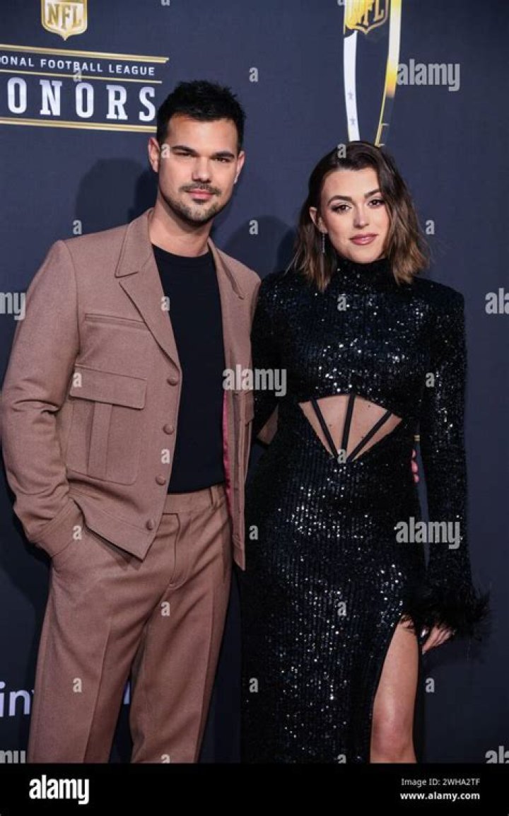 Suprise engagement of Taylor Lautner and Taylor Dome!