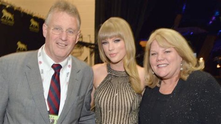 Taylor Swift’s mom says that DJ David Mueller ‘sexually assaulted’ Taylor