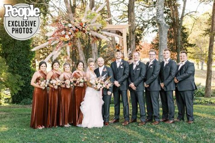 The Voice star Emily Ann Roberts married her fiance Chris Sasser! Know about her albums, singles and social media