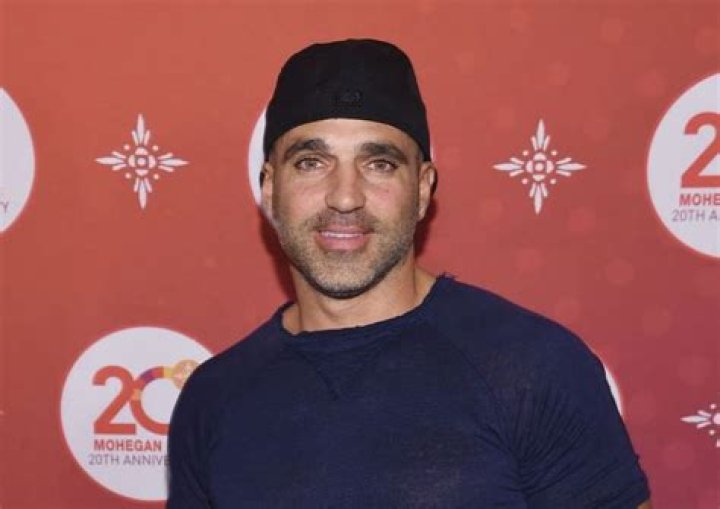 Tony Gonzalez Bio (Wiki) 