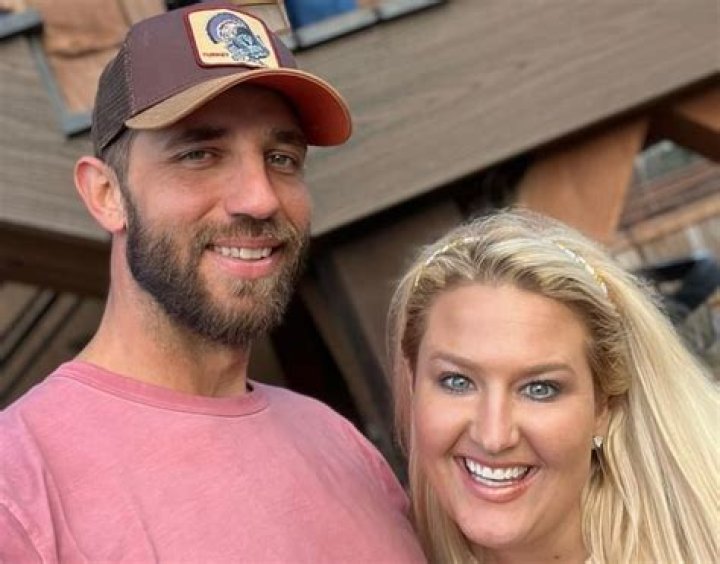 Unknown Facts! Ali Saunders’ relationship with husband, Madison Bumgarner. Madison bought his wife cow, wedding gift!