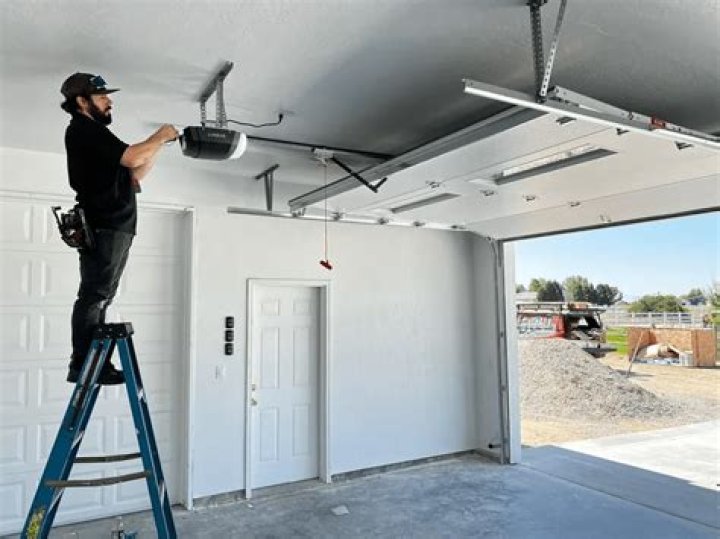 What size wire is used for garage door opener?